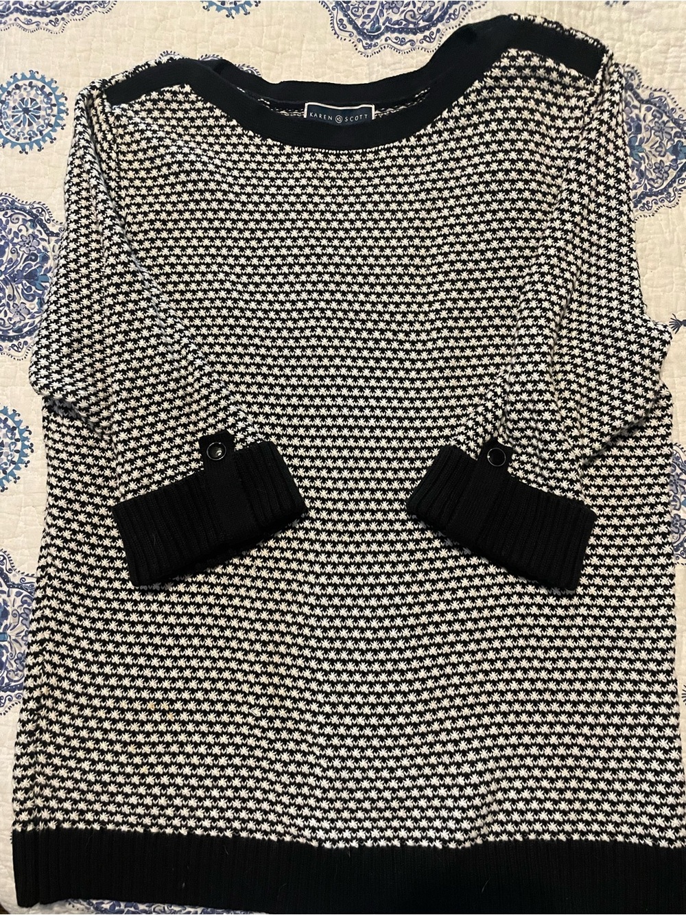 Karen Scott Black & White Knit cotton top